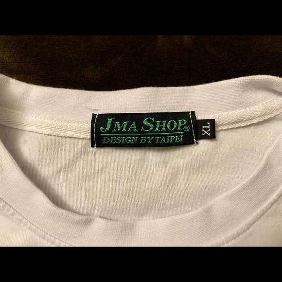 Chinese Writing on a white tee shirt - Picture 4 of 5